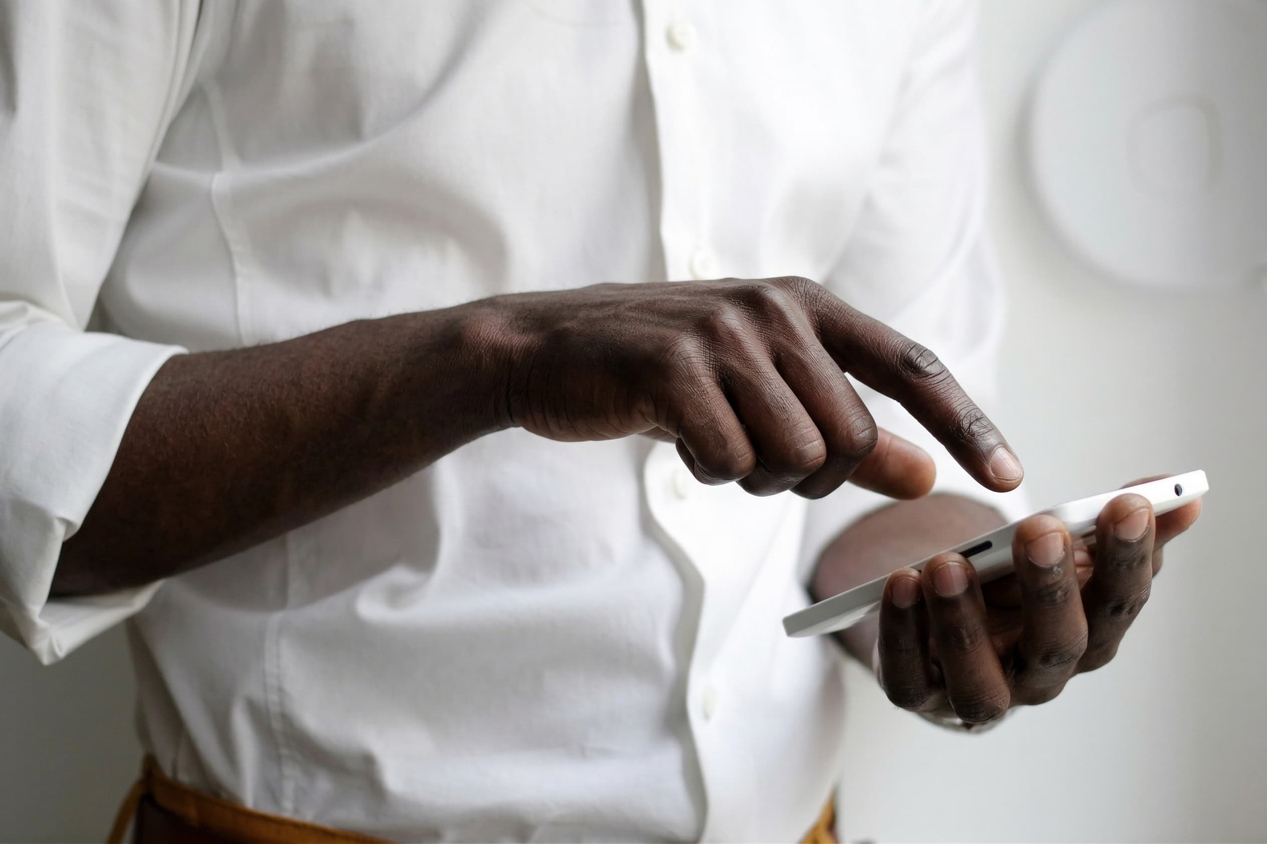 Conversation Telegram avec Claude : instruction envoyée depuis un smartphone, confirmation reçue